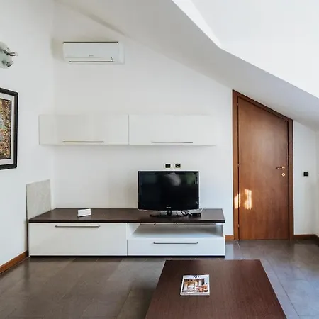 Viale Hambury 51 アパート *