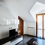 Viale Hambury 51 Apartment
