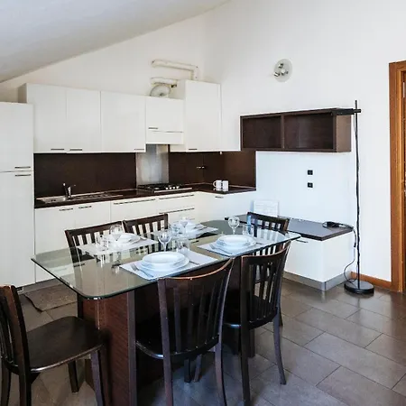 Viale Hambury 51 Apartment